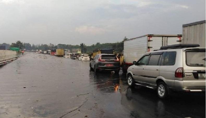 Banjir Menggenangi Ruas Km 130 Tol Padaleunyi Kota Bandung Sudah Surut, Sudah Bisa Dilalui Kendaraan