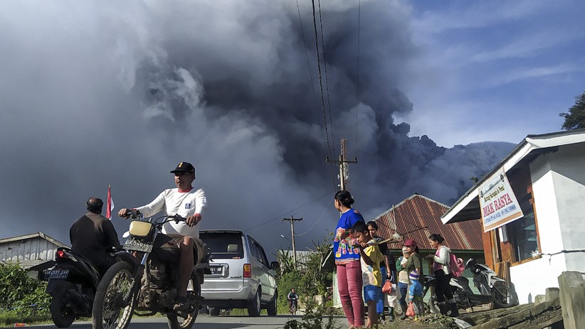 Gunung Sinabung di Kabupaten Karo Sumut 2 Kali Erupsi, Ketinggian Kolom Abu 2.000 Meter 