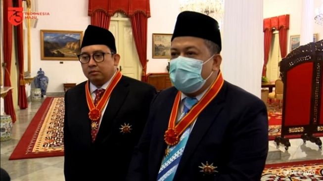 Jokowi Mania: Batalkan Bintang Mahaputra Ke Fahri Hamzah dan Fadli Zon!