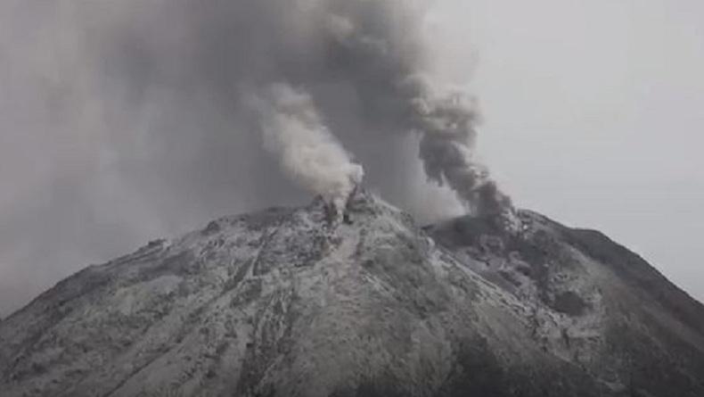 Gunung Sinabung di Kabupaten Karo Sumut Kembali Erupsi, Beruntun 3 Kali dalam Sehari, Warga Setempat Mengaku Dibayangi Ketakutan