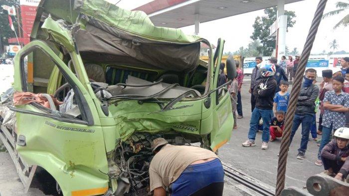 BARU SAJA TERJADI, Tabrakan Beruntun di Jalur Maut Gekbrong Cianjur, Satu Orang Dikabarkan Tewas