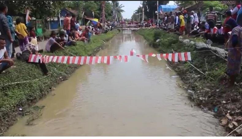 Ratusan Warga Kecamatan Cikedung Indramayu Menggelar Lomba Untuk Memeriahkan Kemerdekaan 17 Agustus, Pakai Daster saat Mancing