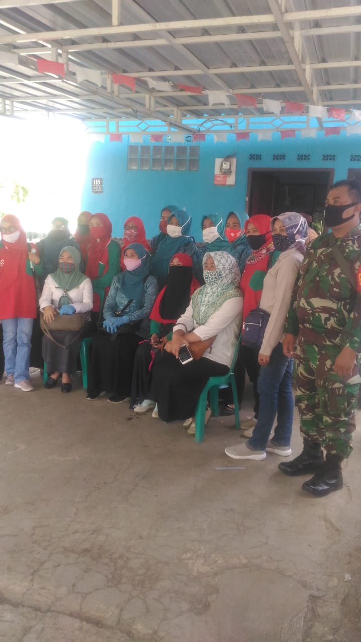 Pembagian Masker Gratis di Kelurahan Utama, Cimahi Selatan