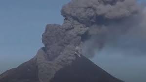Gunung Sinabung di Kabupaten Karo Kembali Erupsi Minggu Pagi, Memuntahkan Awan Panas Setinggi 1.500 Meter dari Puncak Gunung