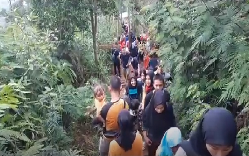 Akhir Libur Panjang, Pengunjung Membeludak di Wisata Puncak Bukit  Sendaren Purbalingga