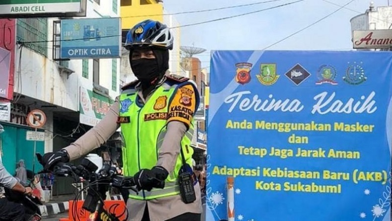 Setiap Kamis, Warga Sukabumi yang Kurang Mampu Bisa Belanja Gratis di Mobil Patroli Polisi