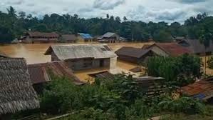 Selain Alami Banjir Akibat Air Sungai yang Meluap, Sejumlah Desa di Kabupaten Landak Kalbar Juga Mengalami Longsor