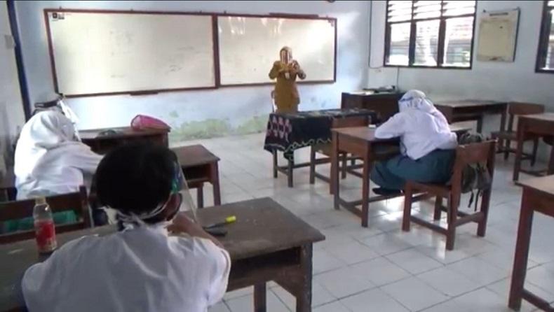 Sebanyak 14 SMA di Kabupaten Jombang Mulai Memberlakukan PTM Terbatas, Menerapkan Standar Protokol Covid-19 Secara Ketat