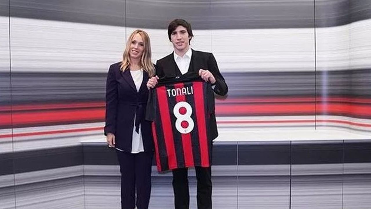AC Milan Meresmikan Peminjaman Sandro Tonali Untuk Musim 2020-2021, Antusias Main Bareng Zlatan Ibrahimovic
