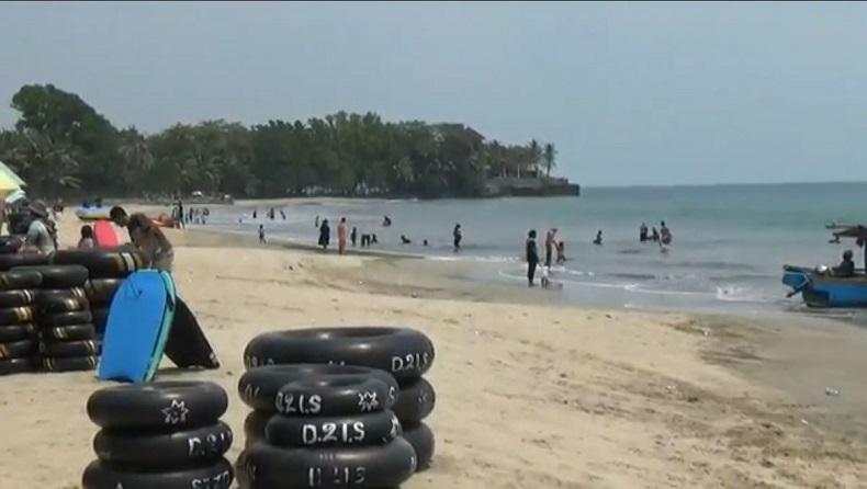 Jelang Pemberlakuan PSBB di Banten, Objek Wisata Pantai Tetap Ramai Pengunjung