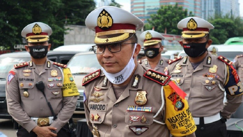 Polda Metro Jaya Menggelar Operasi Yustisi Protokol Kesehatan di Hari Pertama PSBB, Warga Jakarta Kedapatan Langgar PSBB Langsung Ditindak