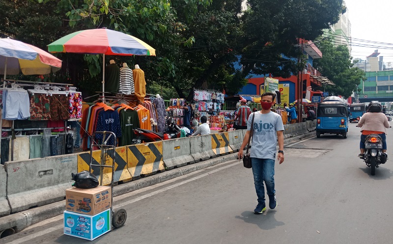 Pemprov Jakarta resmi Memberlakukan PSBB, Pasar Tanah Abang Sepi Pengunjung