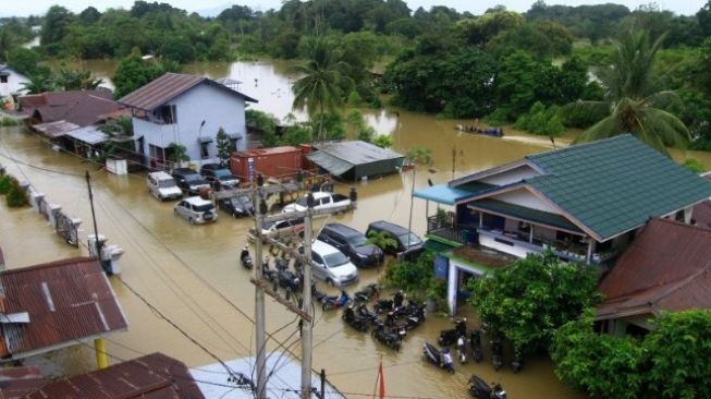 Kapuas Hulu Kalbar Gelap, PLN Kalbar Masih Melakukan Pengecekan Gardu - Gardu yang Tenggelam Pasca Banjir di Kabupaten Kapuas Hulu 