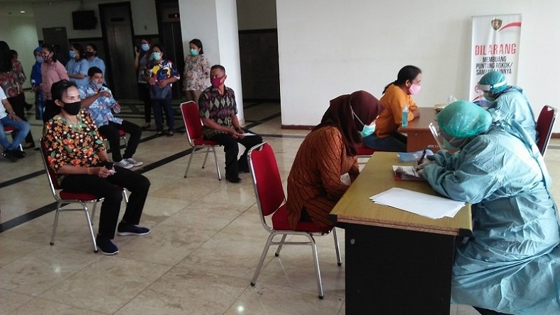 DPRD Maluku Melakukan Tes Usap Massal, Tahap Pertama, Jumlah Peserta Melebihi Target