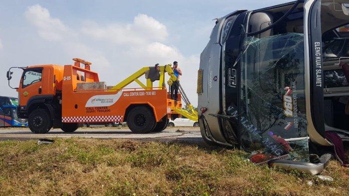 Kronologis Kecelakaan Maut Bus Sudiro di Tol Cipali, Menyebarang ke Jalur Sebelah Lalu Terbalik