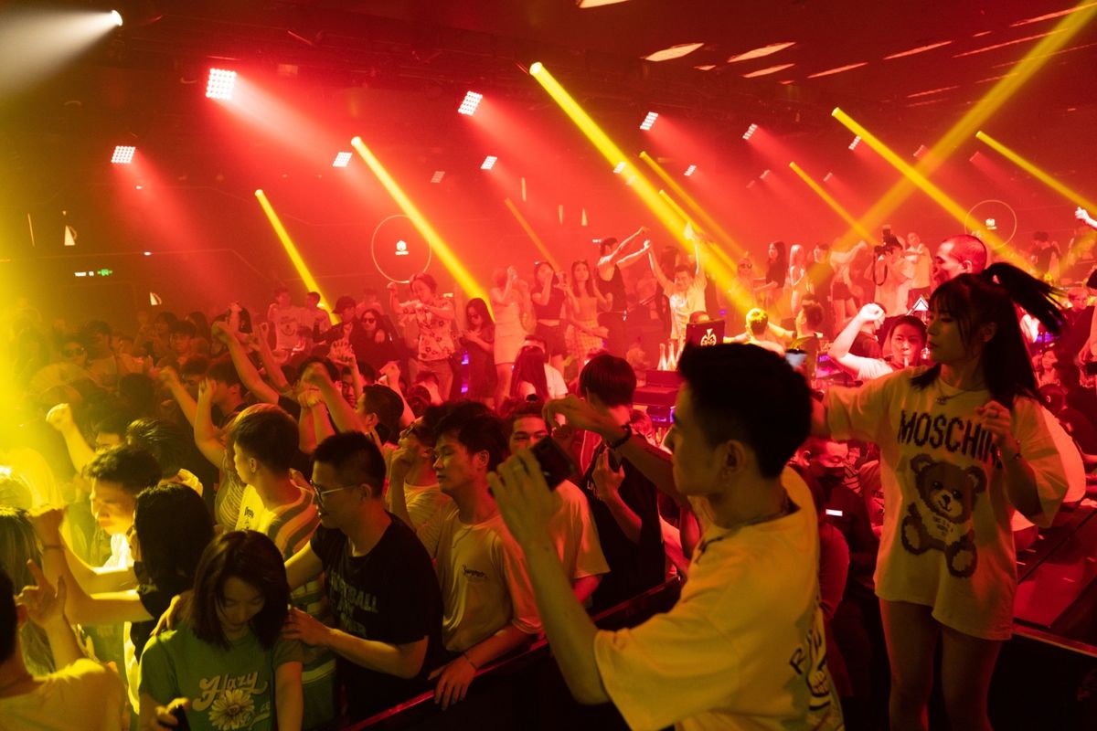 Wuhan Sudah Sibuk Clubbing, Netizen : Wuhan Udah Party di Indo Masih Banyak yang Mati