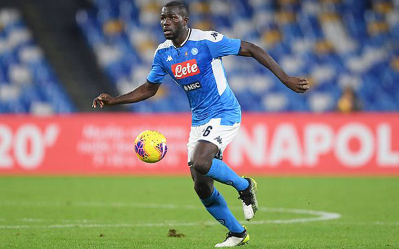 Bersaing Dengan Manchester City, Liverpool Belum Menyerah Mendapatkan Bek Tengah Napoli (Kalidou Koulibaly)