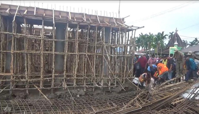 Kerangka Bangunan Jembatan HKSN di Banjarmasin Kalsel Ambruk, 5 Orang Luka
