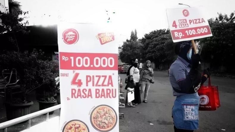 Pekerja Menawarkan Produk Secara Langsung Di Pinggir Jalan, Ini Kata Manajemen Pizza Hut