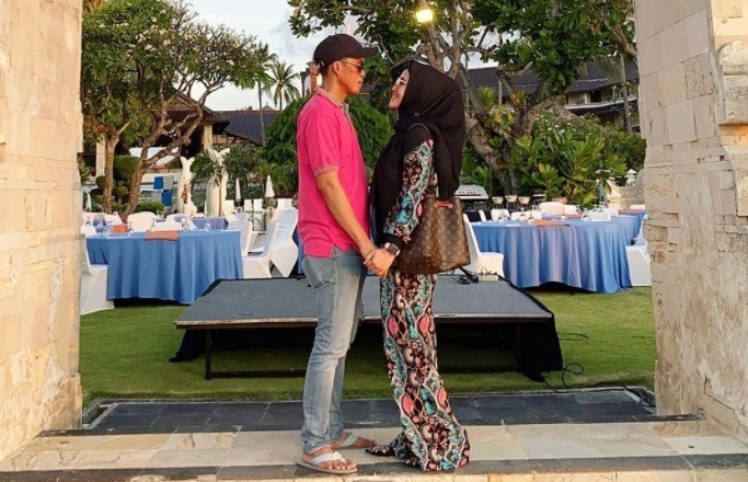 Diliputi Kebahagiaan, Meggy Wulandari Pamer Foto dengan Suami Baru, 'Sekilas Mirip Bang Kiwil' Ujar Netizen
