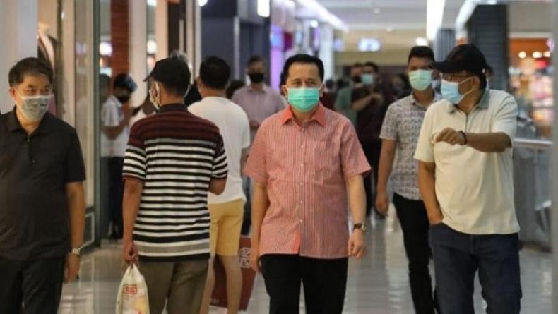 Pjs Gubernur Agus Fatoni Memantau Protokol Kesehatan di Kawasan Pusat Kota Manado 