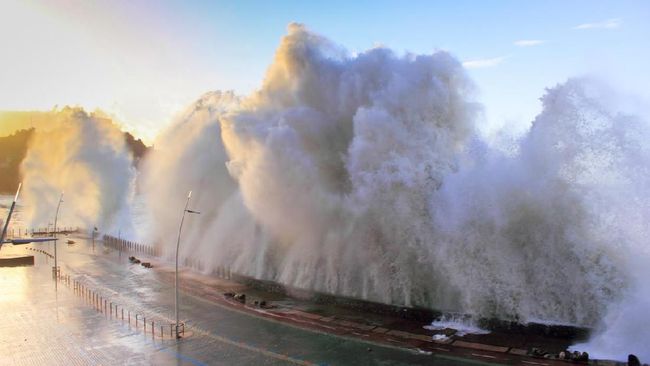 Cara Aman Hadapi Tsunami Megathrust 20 Meter Selatan Jawa
