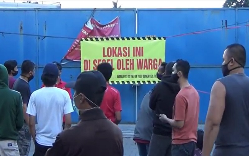 Resah Dengan Aktivitas Truk, Pangkalan Truk di Semarang Disegel Warga