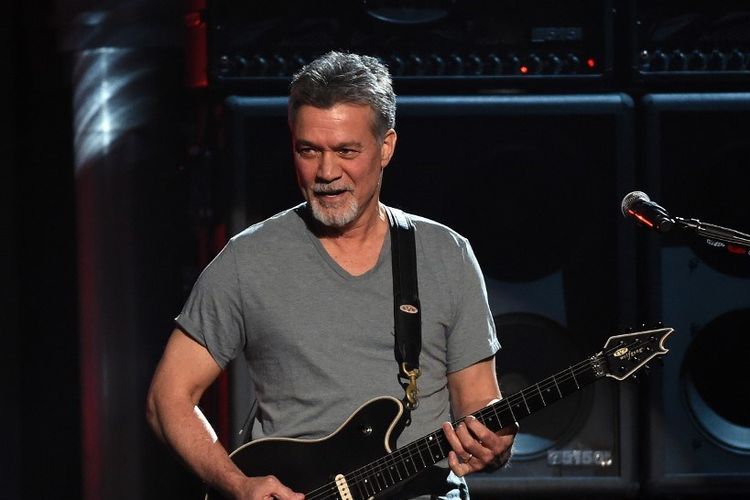 Kabar Duka !! Gitaris Legendaris Eddie Van Halen Meninggal Dunia Karena Kanker