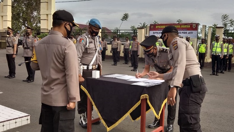 Kapolres Pidie Jaya Aceh Dinyatakan Sembuh dari Covid-19, Pimpin Sertijab Kasatlantas dan Kapolsek
