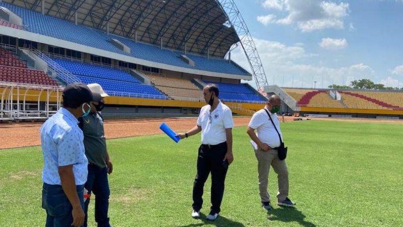 Persiapan Piala Dunia 2022, Perbaikan Rumput Lapangan Utama Stadion Gelora Sriwijaya Jakabaring Palembang Sudah Mencapai 75 Persen