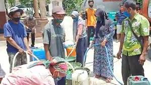Sebanyak 23 Desa di Tujuh Kecematan di Kabupaten Pasuruan Mengalami Krisis Air Bersih, Pemkab Distribusikan Air Bersih