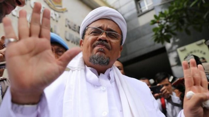 Imam FPI Habib Rizieq akan Pimpin Revolusi Tolak UU Cita Kerja, Berbahayakah? Istana Langsung Respon