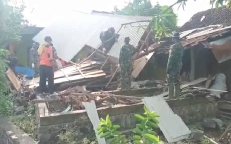 Tujuh Rumah di Kendal Jateng Rusak Diterjang Angin Puting Beliung