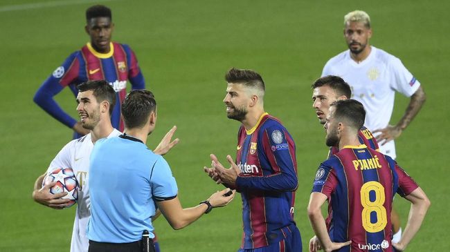 Perpanjang Kontrak, Pique Khianati Messi Di Barcelona