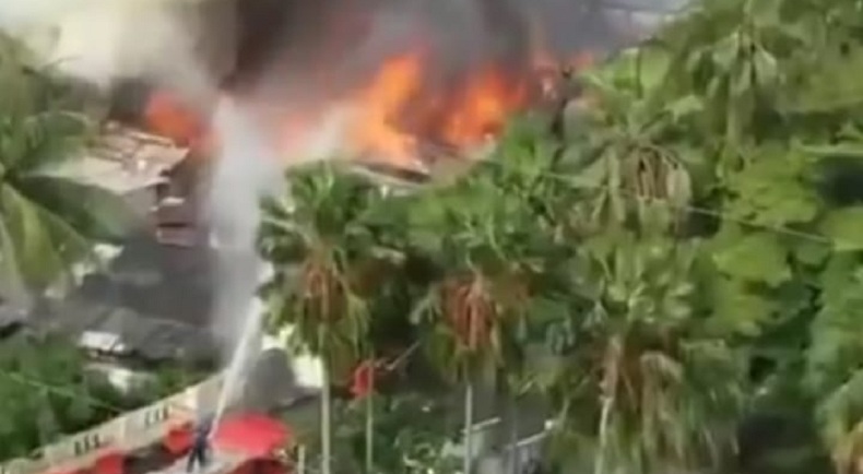 Kebakaran Terjadi di Jalan Simprug Golf Jakarta Selatan, Sebanyak 21 Unit Mobil Damkar Dikerahkan