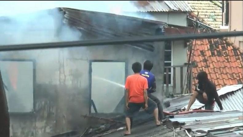 Kebakaran Melanda Pemukiman Padat Penduduk di Palembang, Hanguskan 7 Rumah, Penyebab Masih Diselidiki