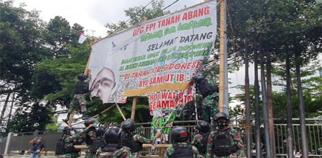 MAS: Pencopotan Baliho Habib Rizieq Menurunkan Marwah TNI