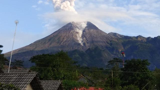Aktivtas Vulkanik Gunung Merapi Terus Menunjukan Peningkatan, Terdengar Dua Kali Suara Gemuruh dari Pos Babadan dan Jrakah