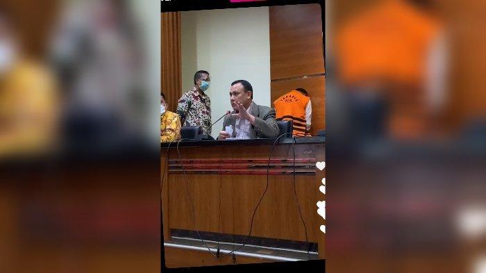 Ajay M Priatna Pakai Rompi Oranye, Sang Wali Kota Tertunduk, Dihadirkan KPK Dalam Konferensi Pers
