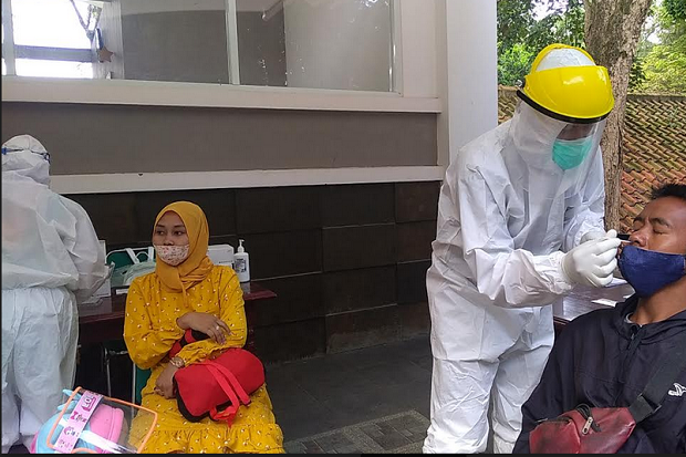 Halau Wisatawan OTG, Pemkot Bandung dari Dinas Kesehatan dan Dinas Pariwisata dan Kebudayaan Lakukan Test Rapid Antigen di Kebun Binatang Bandung