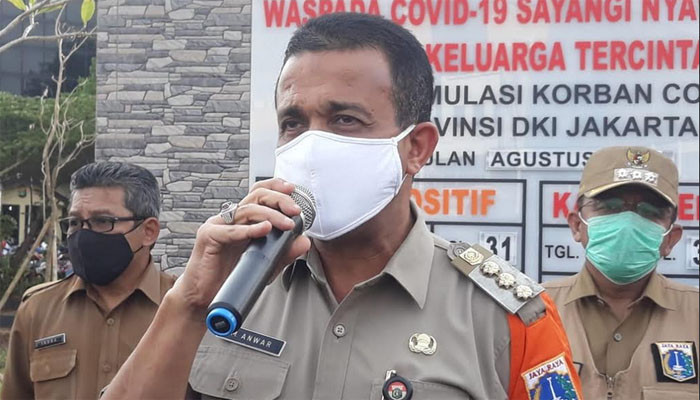 Pergantian Tahun Baru 2021, Berkerumun di Pergantian Malam Tahun Baru Dibubarkan Petugas Gabungan Jakarta Timur