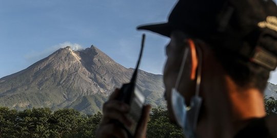 BPPTKG Menyebutkan Gunung Merapi Luncurkan Guguran Material 1,5 Km