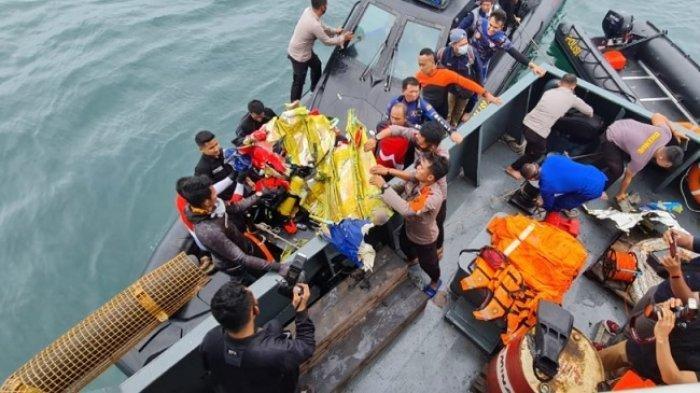 UPDATE Sriwijaya Air Jatuh, 3 Kantong Berisi Potongan Tubuh Manusia Diangkat dari Dasar Laut