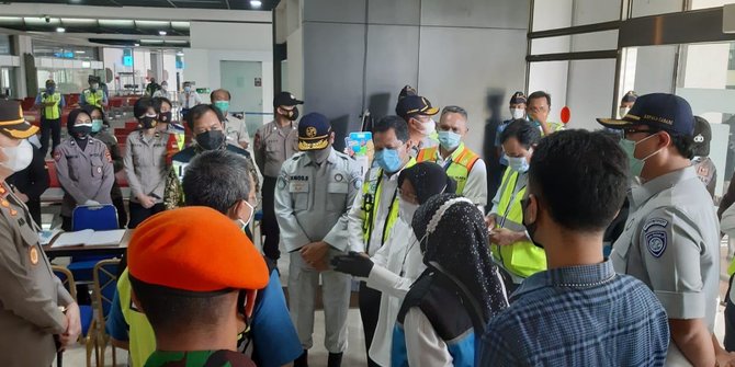 Datangi Posko Crisis Center Terminal 2D Bandara Soekarno-Hatta, Mensos Bantu Trauma Healing dan Pencairan Asuransi untuk Keluarga Korban Sriwijaya