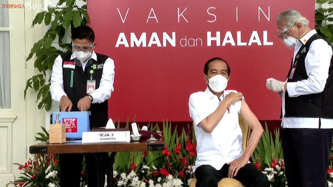 Cerita Guru Besar UI Sempat Gemetaran Menyuntik Jokowi