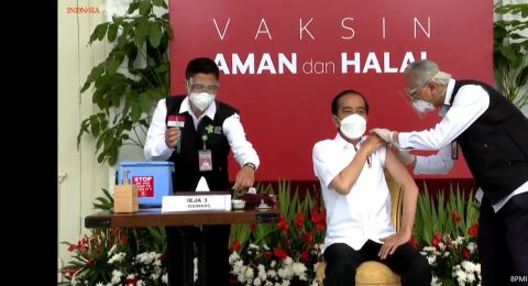 Media Asing Ramai-ramai Beritakan Presiden Jokowi Divaksin COVID-19