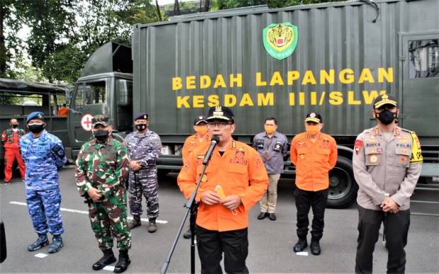Pandemi Covid-19, Ridwan Kamil Kawal Vaksinasi COVID-19 Perdana di RSHS Bandung