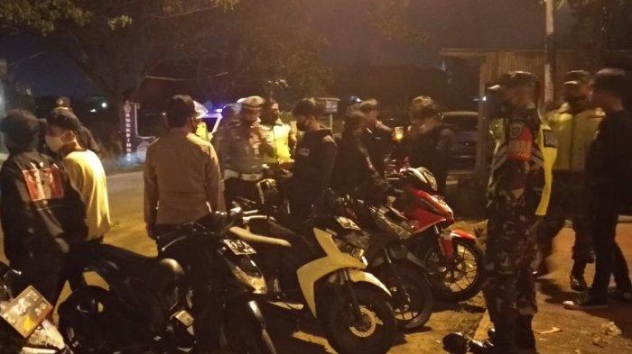 Terapkan PPKM, Pengunjung di Kafe di Indihiang Kota Tasikmalaya Dibubarkan 