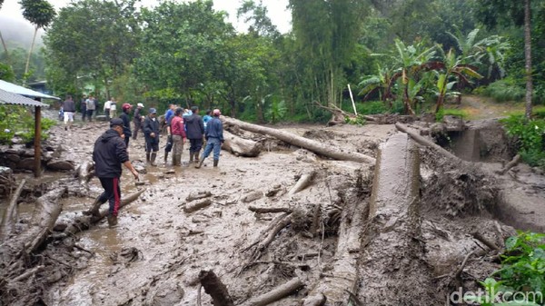 Banjir Bandang di Puncak Bogor, Warga Diungsikan