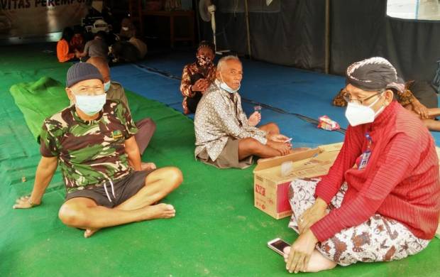Gunung Merapi Terus Meluncurkan Awan Panas Guguran Ke Arah Barat Daya, 182 Pengungsi Sleman Masih Bertahan di Barak